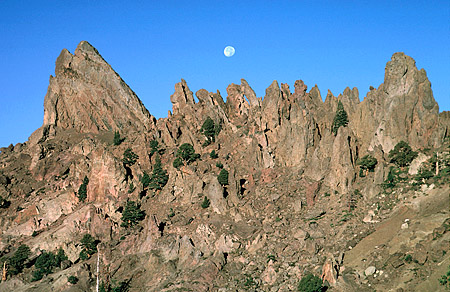 Volcanic Pinnacle Ridge Moonset